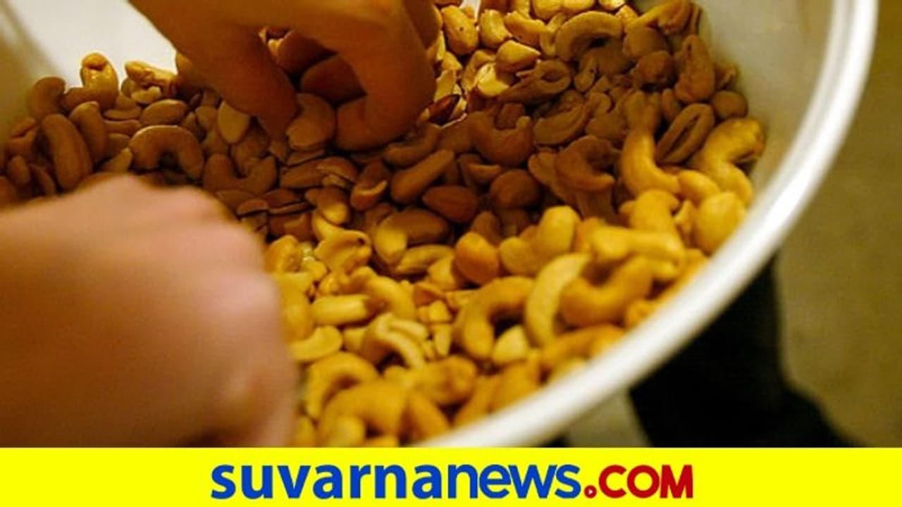 ಮುಂಡಗೋಡ: ಗೋಡಂಬಿ ಕೊಡಿಸೋದಾಗಿ ನಂಬಿಸಿ 28 ಲಕ್ಷ ವಂಚನೆ ಮುಂಡಗೋಡ: ಗೋಡಂಬಿ ಕೊಡಿಸೋದಾಗಿ ನಂಬಿಸಿ 28 ಲಕ್ಷ ವಂಚನೆ