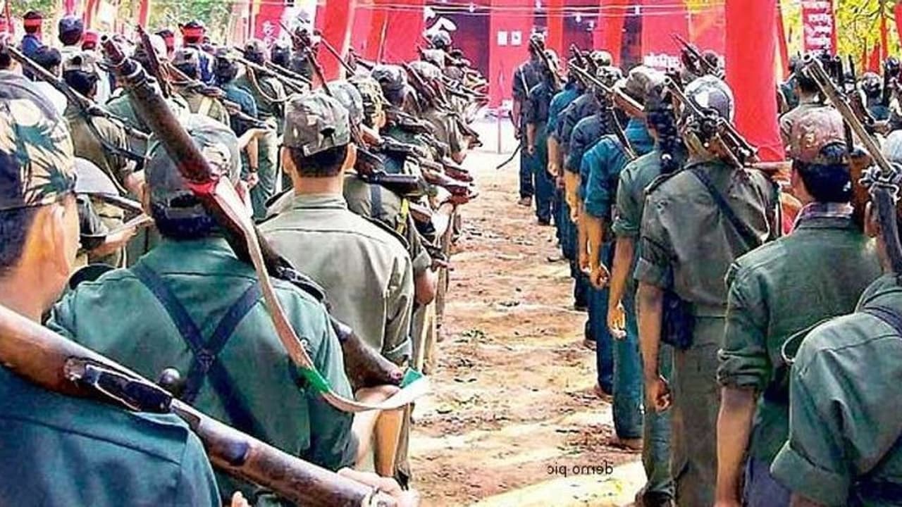 नक्सलियों ने जन अदालत में दो युवकों को मार डाला, 3 दिन बाद प्रेस नोट जारी कर ली जिम्मेदारी, किया ये दावा नक्सलियों ने जन अदालत में दो युवकों को मार डाला, 3 दिन बाद प्रेस नोट जारी कर ली जिम्मेदारी, किया ये दावा