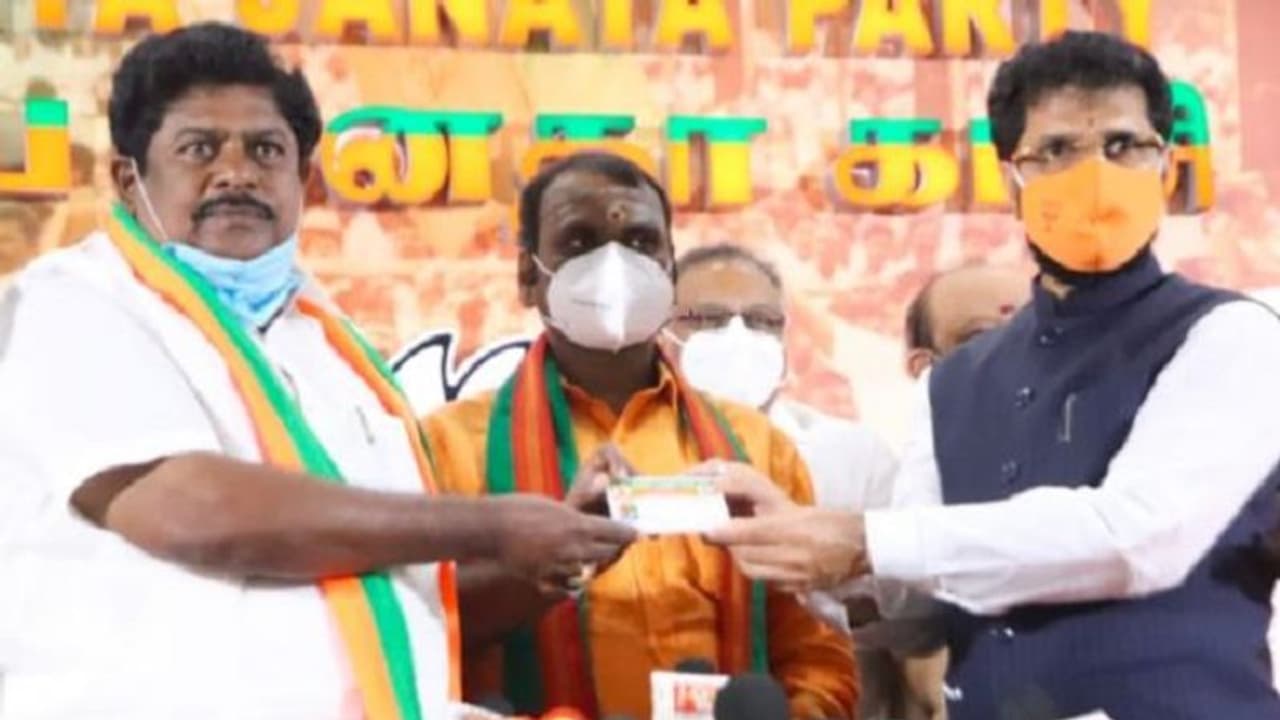 ಸಿ.ಟಿ. ರವಿ ಸಮ್ಮುಖದಲ್ಲಿಯೇ ಬಿಜೆಪಿ ಸೇರ್ಪಡೆಯಾದ ಮಾಜಿ ಸಂಸದ..! ಸಿ.ಟಿ. ರವಿ ಸಮ್ಮುಖದಲ್ಲಿಯೇ ಬಿಜೆಪಿ ಸೇರ್ಪಡೆಯಾದ ಮಾಜಿ ಸಂಸದ..!