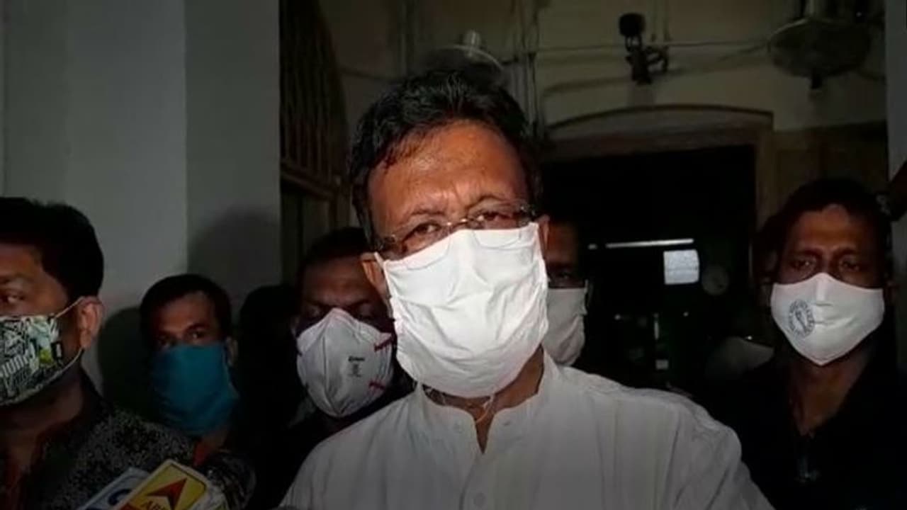 'সিন্ডিকেট কাটমানি বিরুদ্ধে লড়াই মমতার, বাংলায় এই অব্যবস্থা নেই', দাবি ফিরহাদ হাকিমের 'সিন্ডিকেট কাটমানি বিরুদ্ধে লড়াই মমতার, বাংলায় এই অব্যবস্থা নেই', দাবি ফিরহাদ হাকিমের