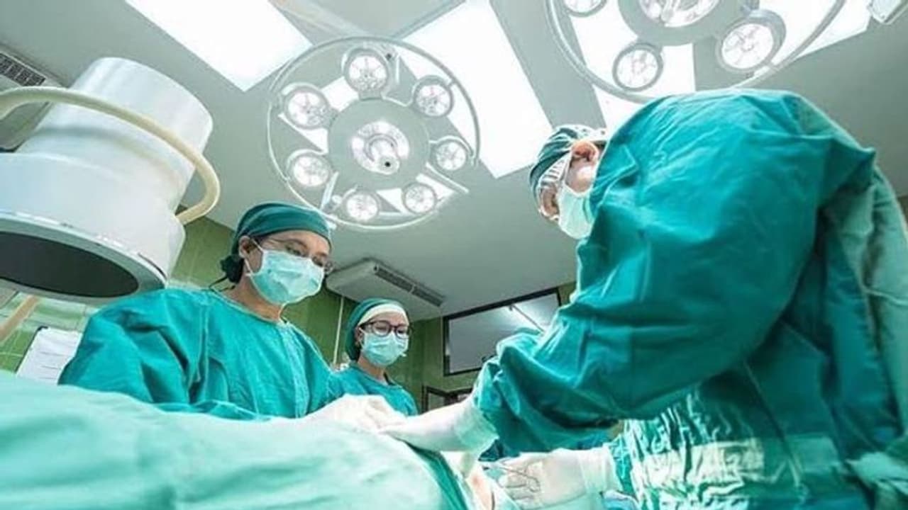 ಕೊರೋನಾ ಸೋಂಕಿನಿಂದ ಬಳಲುತ್ತಿರುವ ಮಾಜಿ ಸಿಎಂ ಆರೋಗ್ಯ ಸ್ಥಿತಿ ಗಂಭೀರ ಕೊರೋನಾ ಸೋಂಕಿನಿಂದ ಬಳಲುತ್ತಿರುವ ಮಾಜಿ ಸಿಎಂ ಆರೋಗ್ಯ ಸ್ಥಿತಿ ಗಂಭೀರ