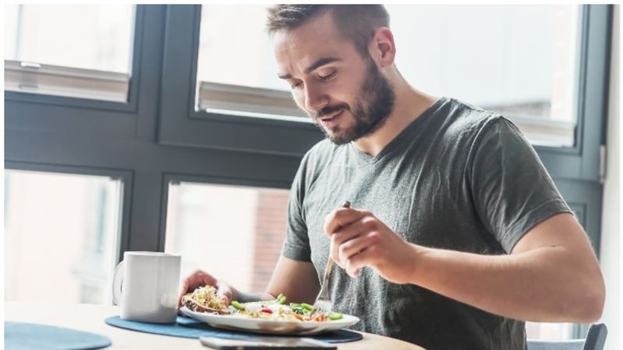 ബ്രേക്ക്‌ഫാസ്റ്റിൽ ഈ നാല് ഭക്ഷണങ്ങൾ ഒഴിവാക്കുന്നതാണ് നല്ലത്; കാരണം...