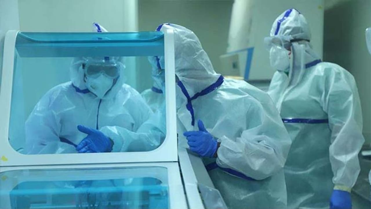 కరోనా కల్లోలం:ఐదు రోజుల్లో ఒకే ఇంట్లో ముగ్గురి మృతి