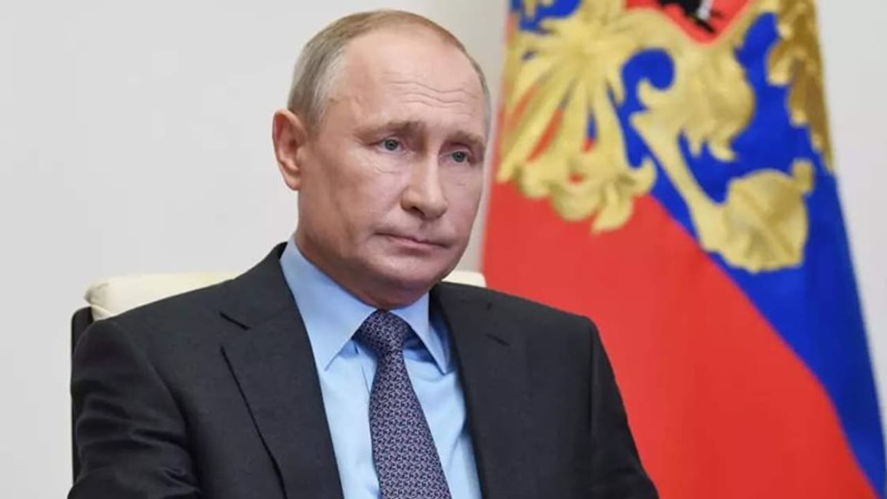 कैंसर से पीड़ित हैं व्लादिमीर पुतिन, जल्द छोड़ सकते हैं राष्ट्रपति पद, आलोचक का दावा कैंसर से पीड़ित हैं व्लादिमीर पुतिन, जल्द छोड़ सकते हैं राष्ट्रपति पद, आलोचक का दावा