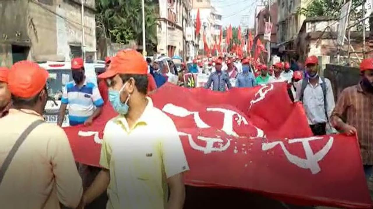 ২৬ নভেম্বর বামেদের ধর্মঘট, সমর্থনে হাওড়ায় মিছিল করল বামপন্থী শ্রমিক সংগঠন ২৬ নভেম্বর বামেদের ধর্মঘট, সমর্থনে হাওড়ায় মিছিল করল বামপন্থী শ্রমিক সংগঠন