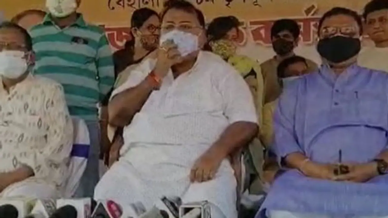 'রাজনৈতিক দলের নাম লেখান', তৃণমূলের কর্মসূচিতে যোগ দিয়ে রাজ্যপালকে কটাক্ষ পার্থের 'রাজনৈতিক দলের নাম লেখান', তৃণমূলের কর্মসূচিতে যোগ দিয়ে রাজ্যপালকে কটাক্ষ পার্থের