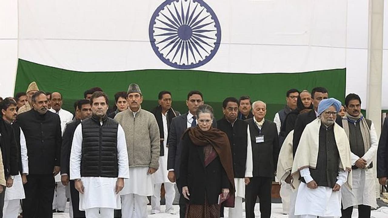 40 ವರ್ಷ ಕಾಂಗ್ರೆಸ್‌ನಲ್ಲಿ ರಾಜಕಾರಣ, CM ಮಮತಾ ಹೊಗಳಿ 4 ನಿಮಿಷದಲ್ಲಿ ಪಕ್ಷ ತೊರೆದ ನಾಯಕ!