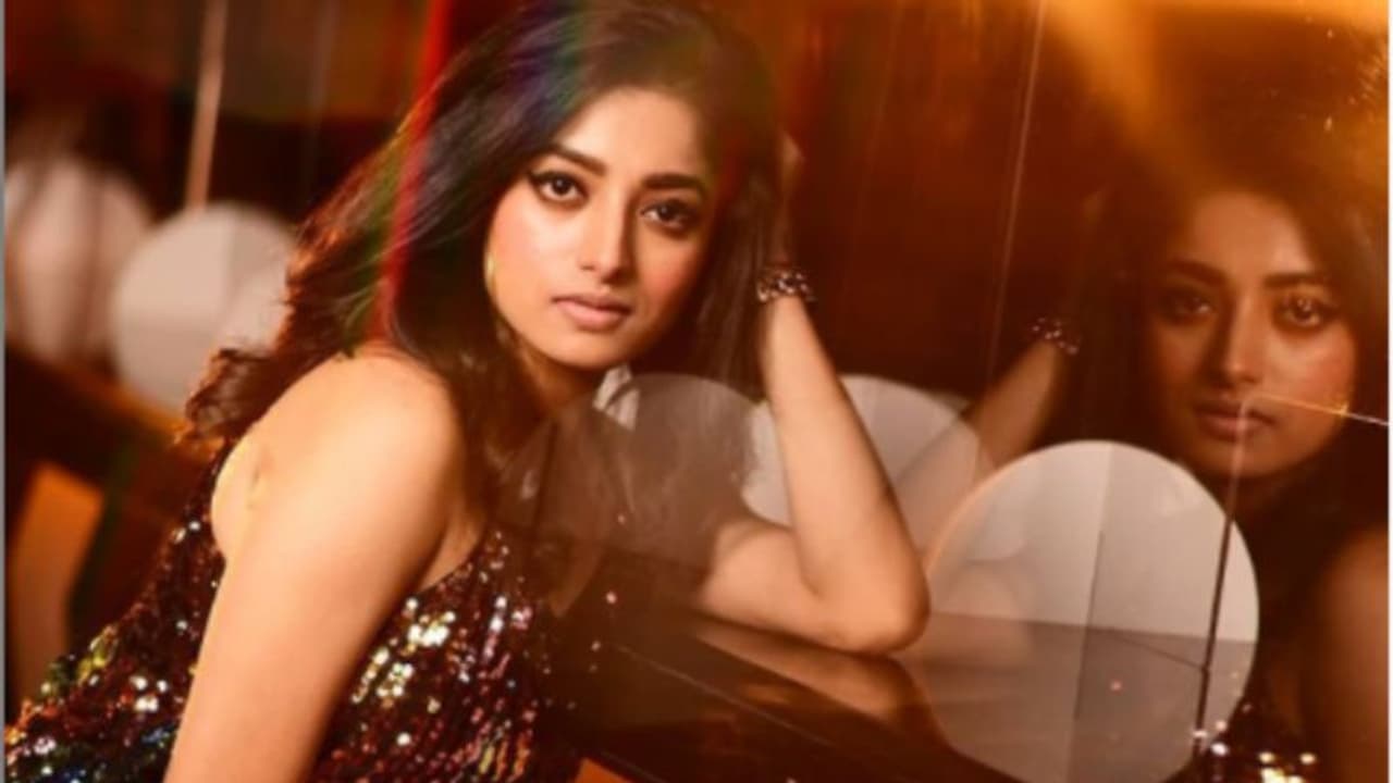 নাইট কারফিউ ভাঙার অপরাধে আটক অভিনেত্রী ইশা সাহার গাড়ি, মামলা দায়ের করল পুলিশ নাইট কারফিউ ভাঙার অপরাধে আটক অভিনেত্রী ইশা সাহার গাড়ি, মামলা দায়ের করল পুলিশ