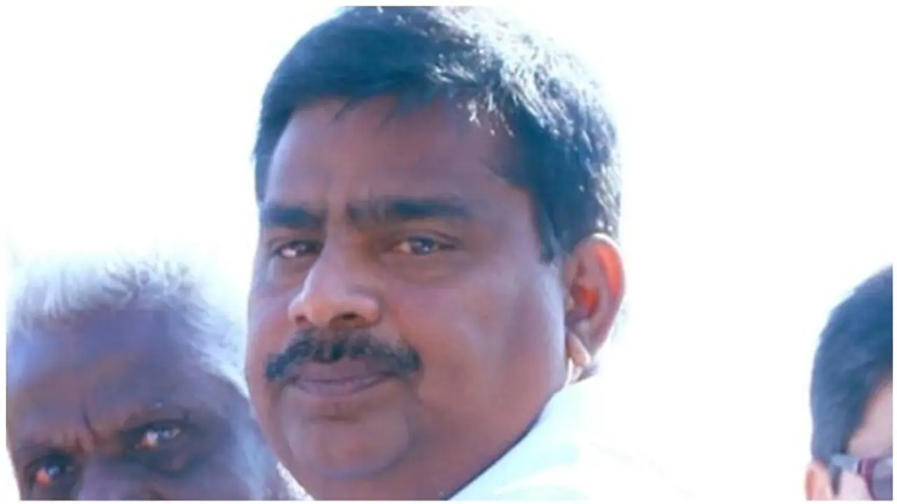 திமுக விசுவாசிக்கு அதிமுகவில் பதவியா..? ஹக்கீம் ஆடும் கதகளியாட்டம்..! திமுக விசுவாசிக்கு அதிமுகவில் பதவியா..? ஹக்கீம் ஆடும் கதகளியாட்டம்..!