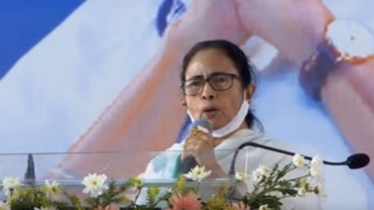 'সিপিএম লোভী বিজেপি ভোগী', বিরোধীদের কটাক্ষ করে বাঁকুড়া থেকেই প্রচার শুরু মমতার