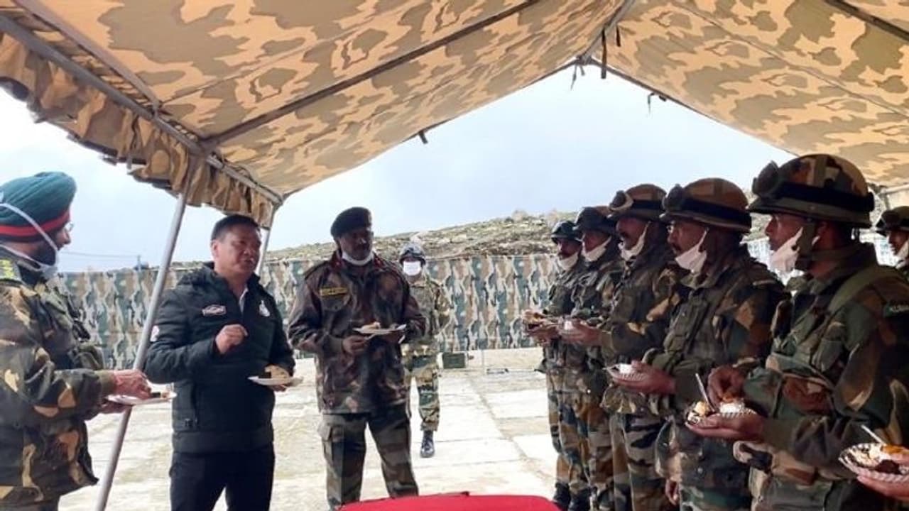 প্রতিবেশী হিসেবে চিন সবসময় ঘাড়ে নিঃশ্বাস ফেলে, তিব্বতকেই স্বীকৃতি অরুণাচলের মুখ্যমন্ত্রীর প্রতিবেশী হিসেবে চিন সবসময় ঘাড়ে নিঃশ্বাস ফেলে, তিব্বতকেই স্বীকৃতি অরুণাচলের মুখ্যমন্ত্রীর