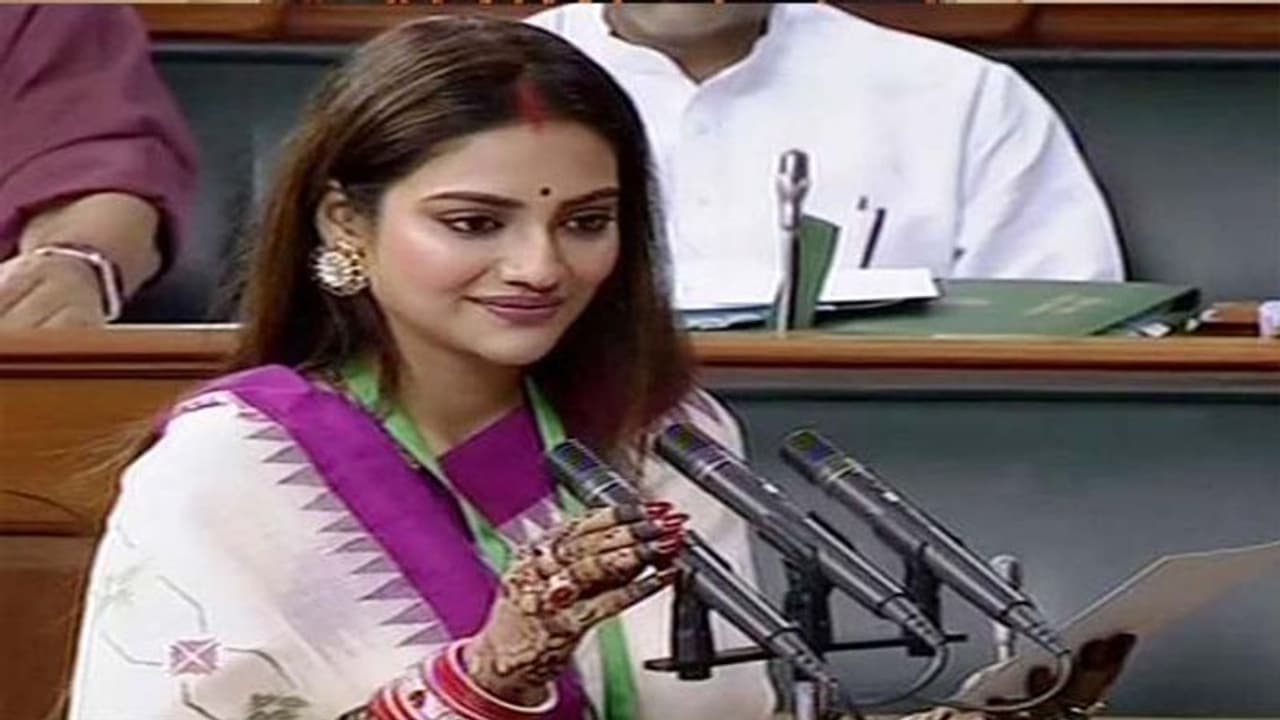 নুসরতের সাংসদ Mode on, কাজের ফাঁকেই চলল গ্ল্যামারের ফোটোশ্যুট নুসরতের সাংসদ Mode on, কাজের ফাঁকেই চলল গ্ল্যামারের ফোটোশ্যুট