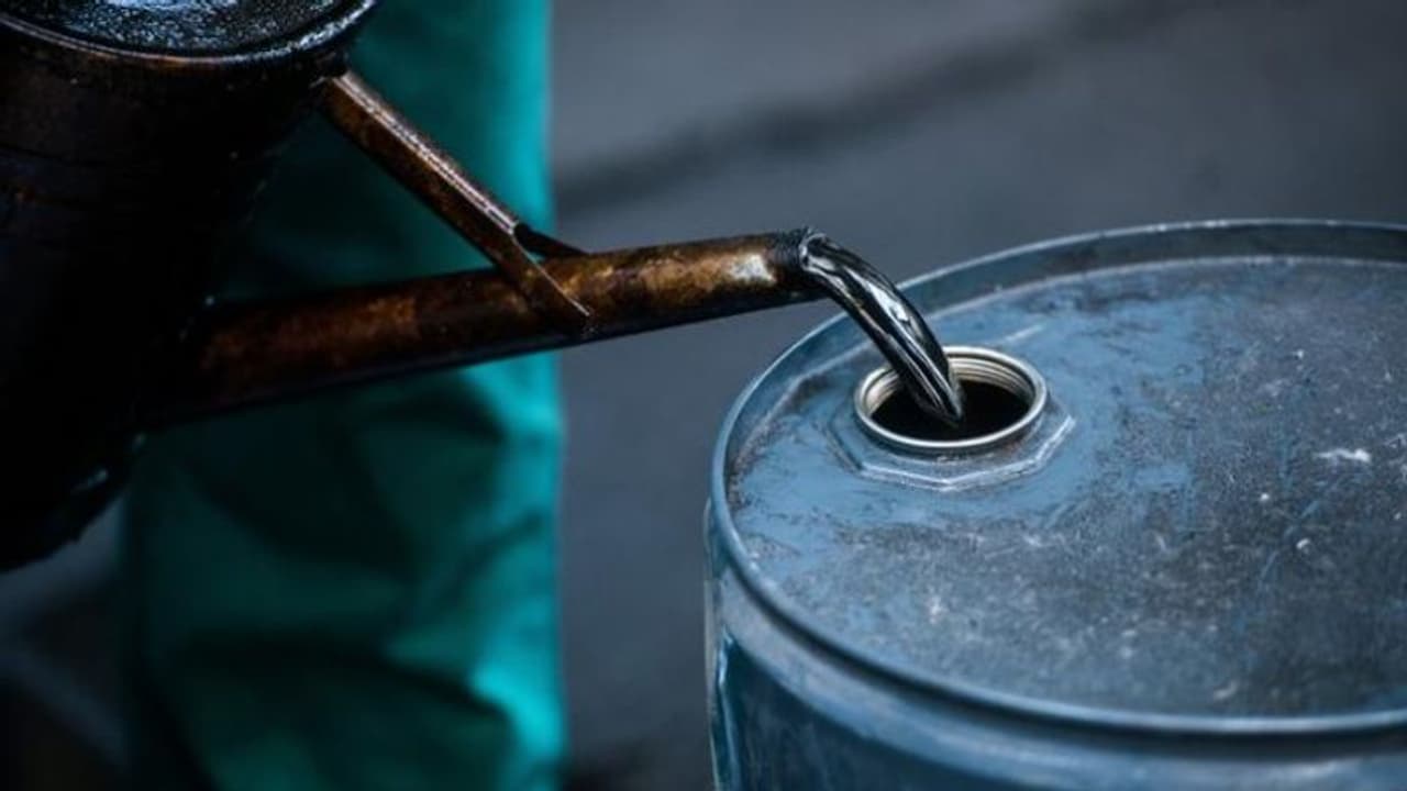 ಬ್ಯಾರೆಲ್‌ಗೆ 100 ಡಾಲರ್‌ಗಿಂತ ಕೆಳಗಿಳಿದ ಕಚ್ಚಾ ತೈಲ, ಪೆಟ್ರೋಲ್‌ ಡೀಸೆಲ್‌ ಬೆಲೆ ಇಳಿಕೆ ಆಗುತ್ತಾ?