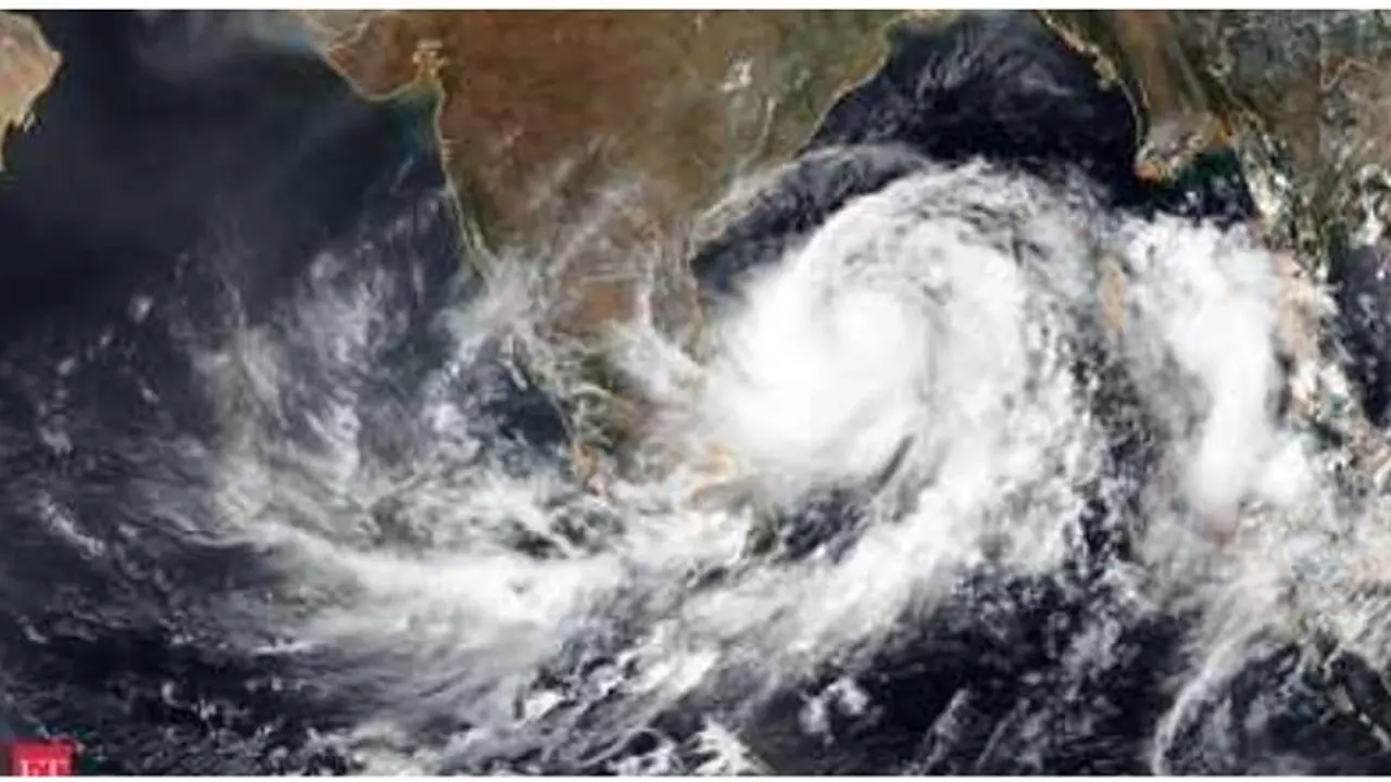 Cyclone Nivar: Chennai braces up for severe cyclonic storm as depression crosses Tamil Nadu coast Cyclone Nivar: Chennai braces up for severe cyclonic storm as depression crosses Tamil Nadu coast