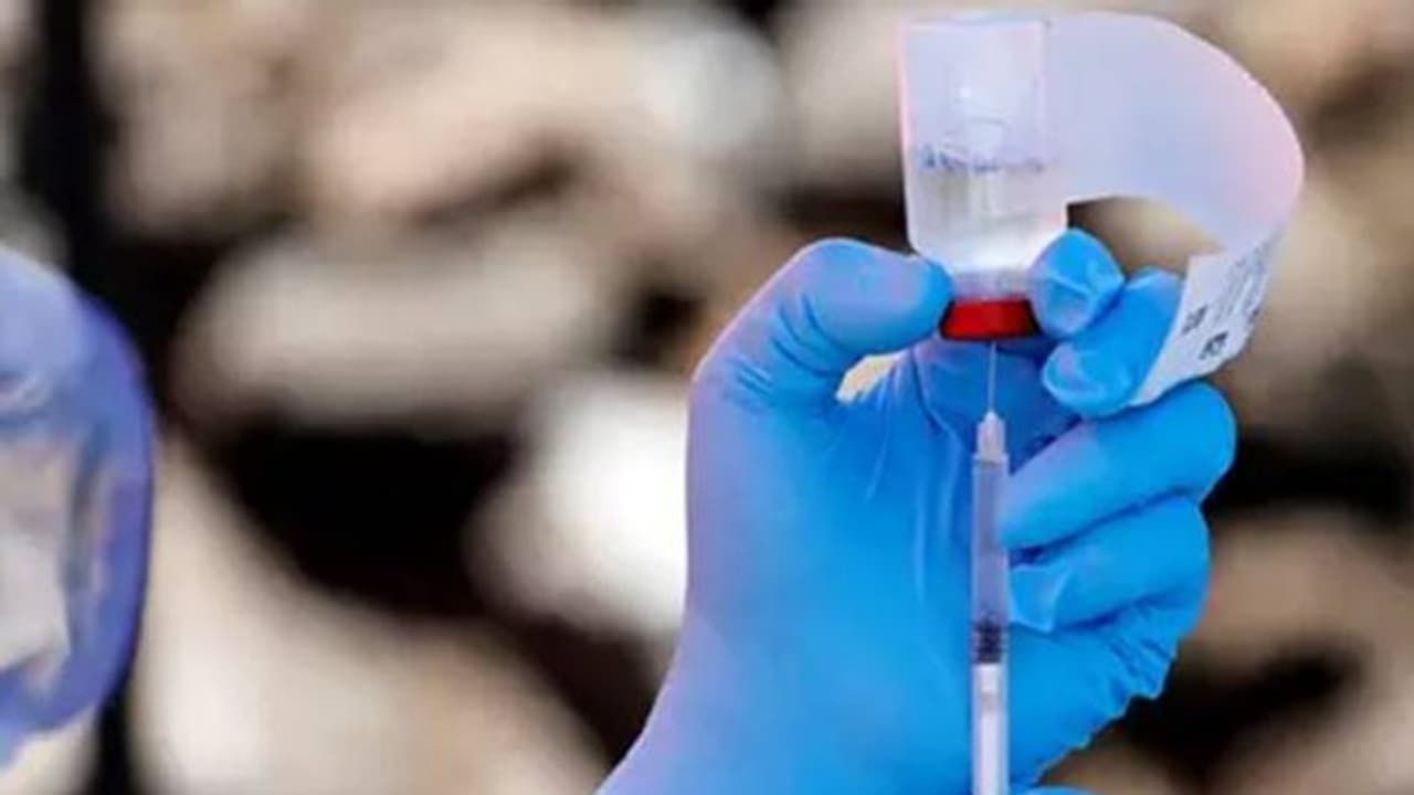 ಕೊರೋನಾ ಲಸಿಕೆ ನೀಡಲು 1 ಲಕ್ಷ ವ್ಯಾಕ್ಸಿನೇಟರ್‌ಗಳ ಪಡೆ!