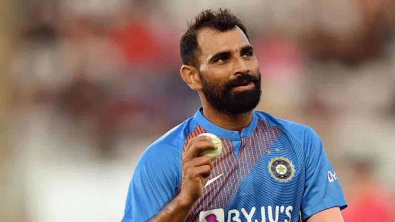 ടി20 ലോകകപ്പ്: ഷമിക്കെതിരെ വിദ്വേഷം; താരത്തിനൊപ്പം നില്ക്കണമെന്ന് ടീം ഇന്ത്യയോട് ഒമര് അബ്ദുള്ളയും സെവാഗും ടി20 ലോകകപ്പ്: ഷമിക്കെതിരെ വിദ്വേഷം; താരത്തിനൊപ്പം നില്ക്കണമെന്ന് ടീം ഇന്ത്യയോട് ഒമര് അബ്ദുള്ളയും സെവാഗും