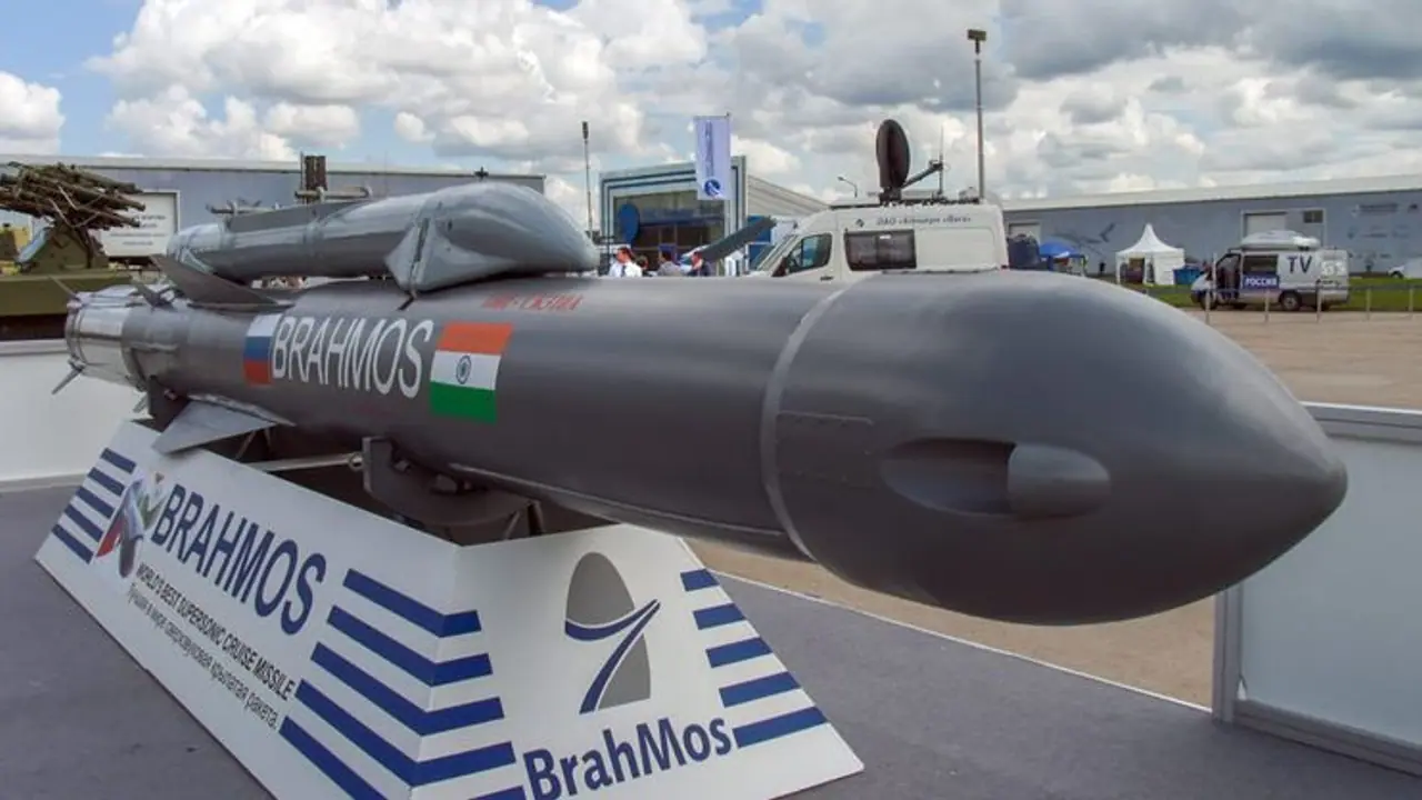 BrahMos Supersonic Missile: భారత్ సత్తా ఇది.. బ్రహ్మోస్ కొనడానికి దేశాలు క్యూ కడుతున్నాయ్! BrahMos Supersonic Missile: భారత్ సత్తా ఇది.. బ్రహ్మోస్ కొనడానికి దేశాలు క్యూ కడుతున్నాయ్!