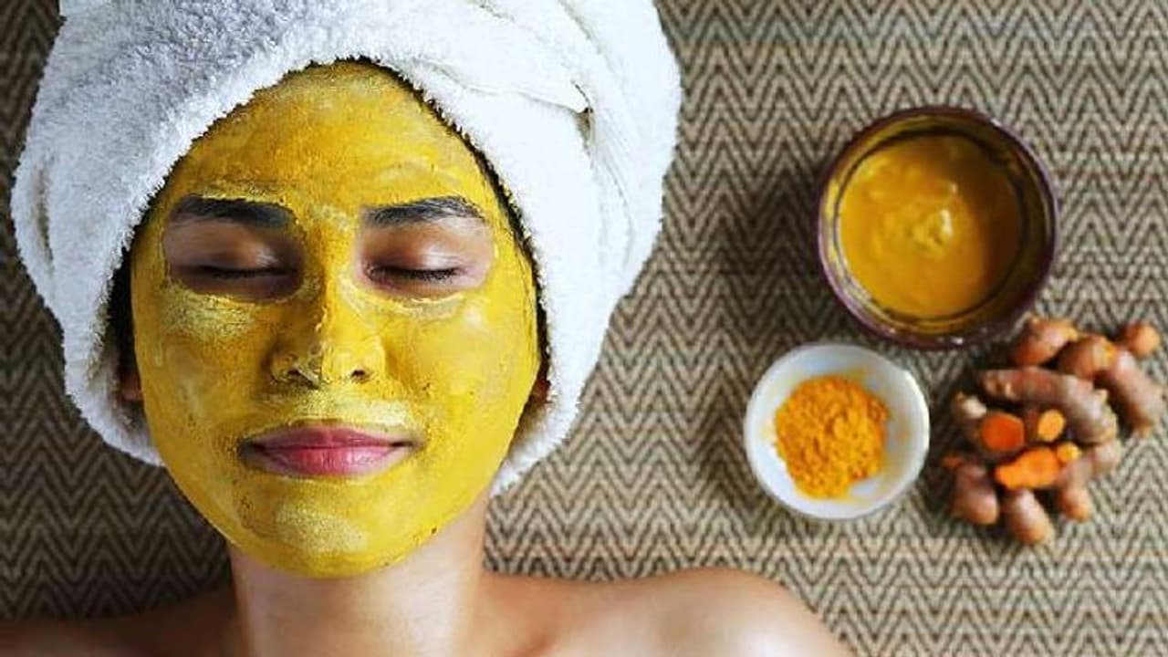 ചർമ്മകാന്തി നേടാന്‍ മഞ്ഞള്‍ കൊണ്ടുള്ള ഫേസ് പാക്കുകള്‍...
