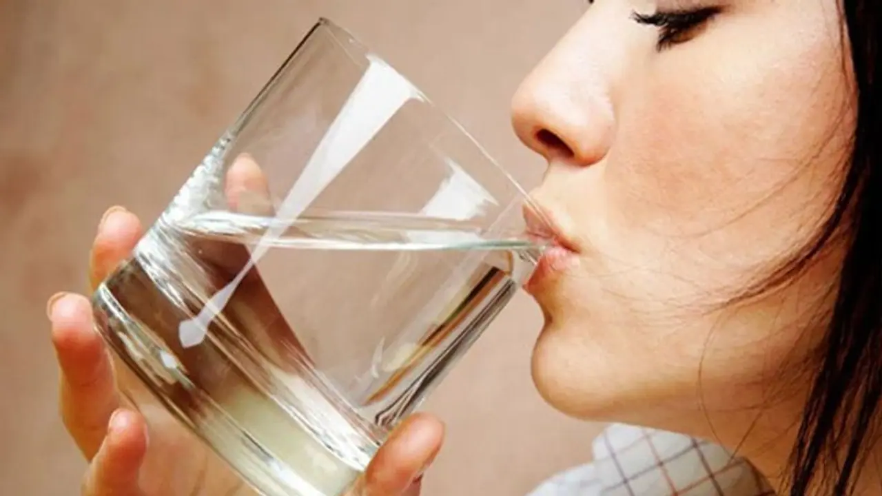 ওয়ার্কআউটের পরে ঠান্ডা জল পান করেন, জানেন নিজের কতটা ক্ষতি করছেন আপনি ওয়ার্কআউটের পরে ঠান্ডা জল পান করেন, জানেন নিজের কতটা ক্ষতি করছেন আপনি