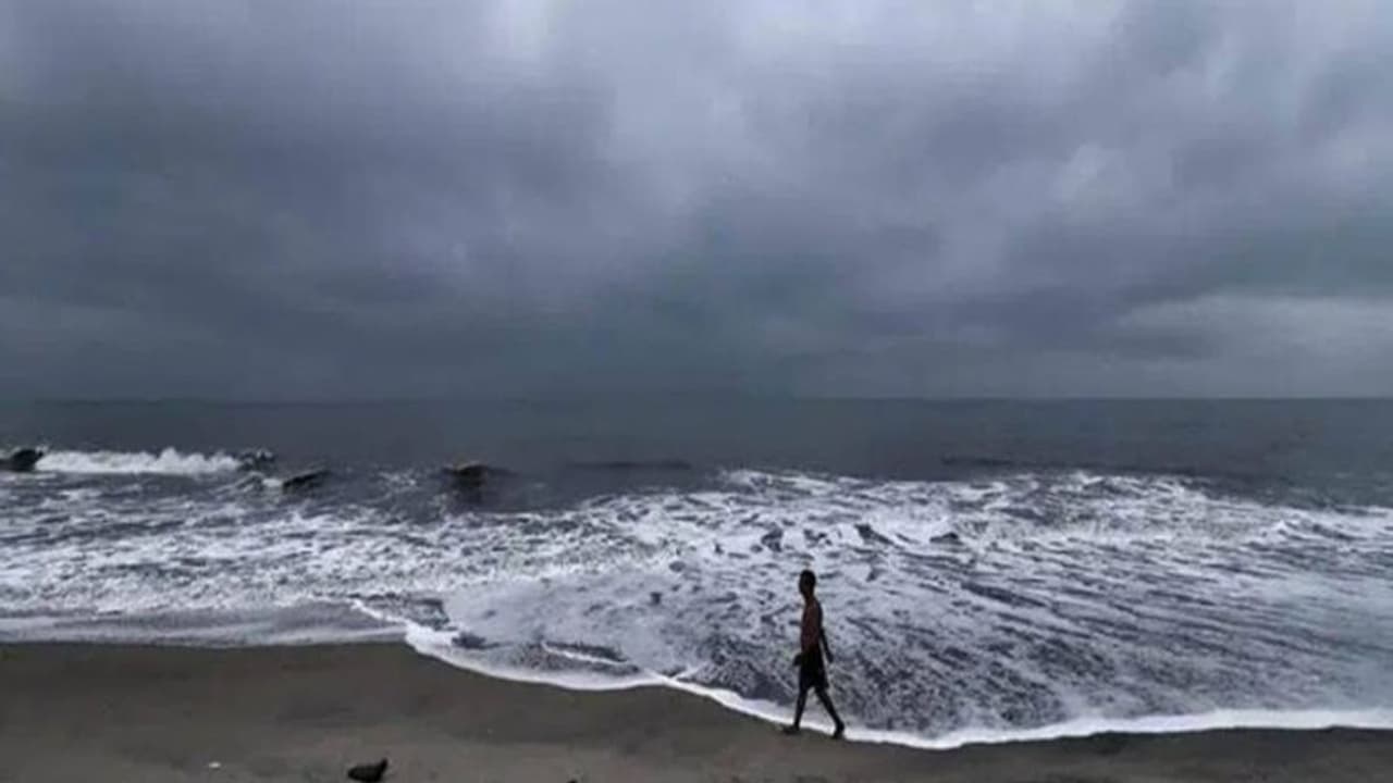 ಇಂದು ಅಪ್ಪಳಿಸಲಿದೆ 'ನಿವಾರ್': ದಕ್ಷಿಣ ಭಾರತ ರಾಜ್ಯಗಳಲ್ಲಿ ರೆಡ್ ಅಲರ್ಟ್! ಇಂದು ಅಪ್ಪಳಿಸಲಿದೆ 'ನಿವಾರ್': ದಕ್ಷಿಣ ಭಾರತ ರಾಜ್ಯಗಳಲ್ಲಿ ರೆಡ್ ಅಲರ್ಟ್!