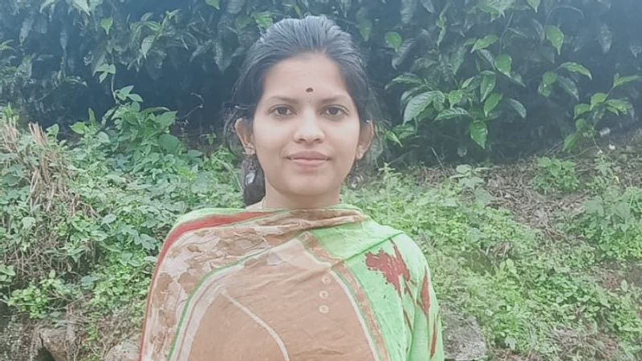 അച്ഛന് കമ്മ്യൂണിസ്റ്റ്, അമ്മ കോണ്ഗ്രസ് അനുഭാവി, മകള് മത്സരിക്കുന്നത് എന്ഡിഎ സ്ഥാനാര്ത്ഥിയായി അച്ഛന് കമ്മ്യൂണിസ്റ്റ്, അമ്മ കോണ്ഗ്രസ് അനുഭാവി, മകള് മത്സരിക്കുന്നത് എന്ഡിഎ സ്ഥാനാര്ത്ഥിയായി