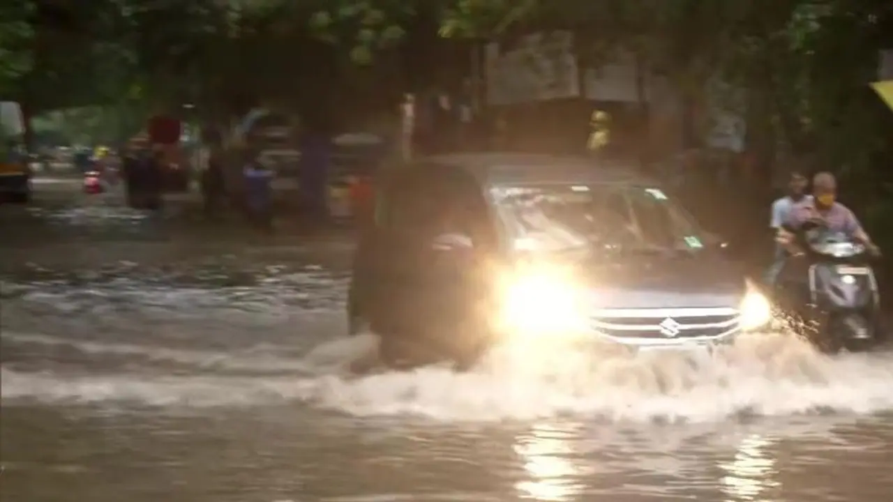 உஷார் மக்களே.. இந்த 6 மாவட்டங்களுக்கு அதீத கனமழை.. கடற்பகுதிகளில் சூறாவளிக் காற்று.. வானிலை மையம் எச்சரிக்கை.! உஷார் மக்களே.. இந்த 6 மாவட்டங்களுக்கு அதீத கனமழை.. கடற்பகுதிகளில் சூறாவளிக் காற்று.. வானிலை மையம் எச்சரிக்கை.!