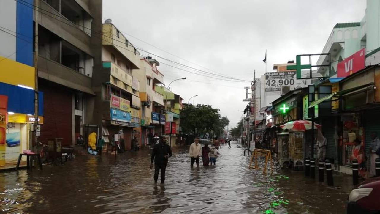 மக்களே உஷார்.. தமிழகத்தை நோக்கி வரும் பேராபத்து.. ரெட் அலர்ட் விடுத்து வானிலை மையம் எச்சரிக்கை..! மக்களே உஷார்.. தமிழகத்தை நோக்கி வரும் பேராபத்து.. ரெட் அலர்ட் விடுத்து வானிலை மையம் எச்சரிக்கை..!
