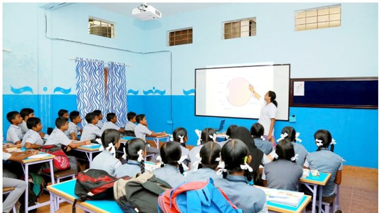 Covid 19 Spike: ಇಂದಿನಿಂದ 1 8ನೇ ಭೌತಿಕ ತರಗತಿ ಬಂದ್‌