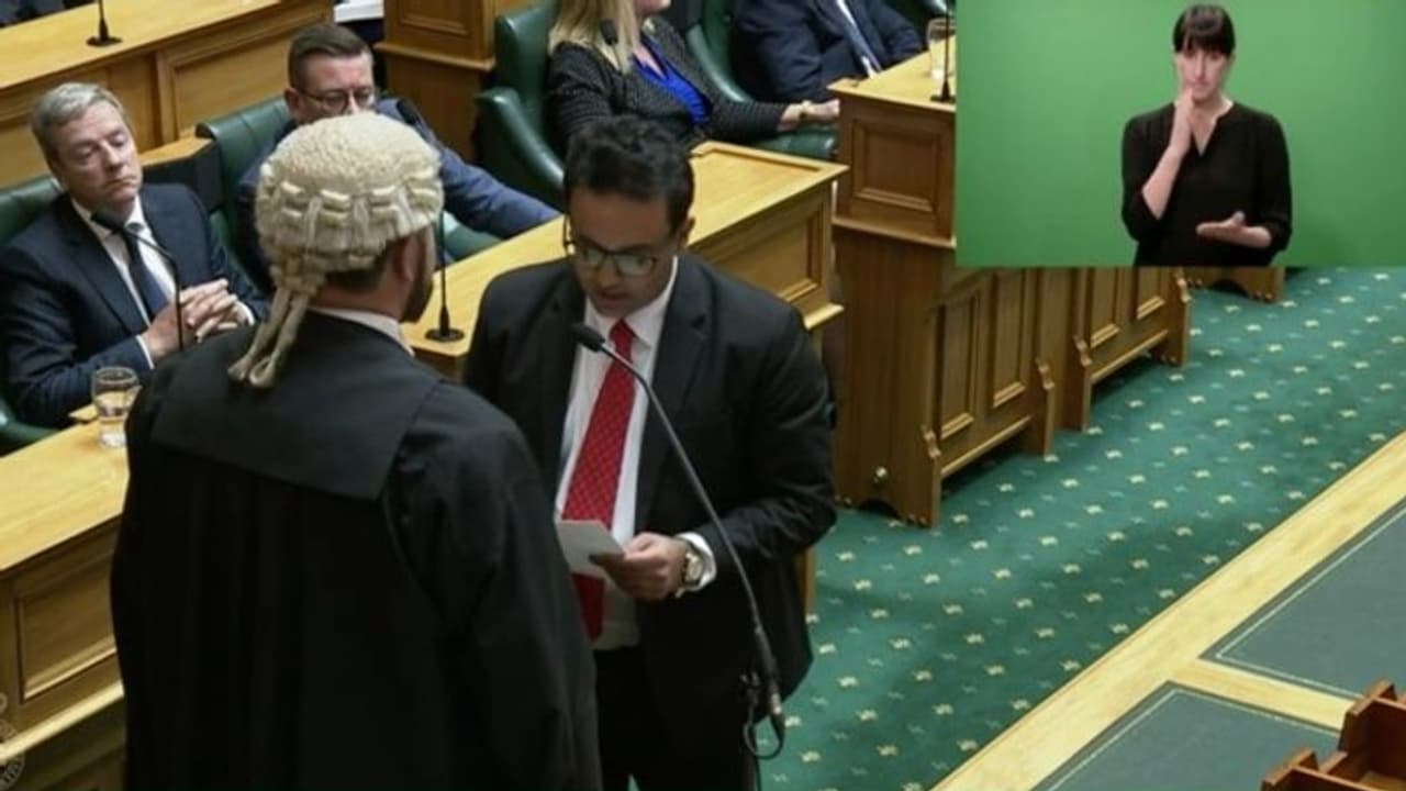 न्यूजीलैंड में एक सांसद ने संस्कृत भाषा में शपथ क्यों ली? वीडियो देख लोगों ने कहा ये तो कमाल हो गया न्यूजीलैंड में एक सांसद ने संस्कृत भाषा में शपथ क्यों ली? वीडियो देख लोगों ने कहा ये तो कमाल हो गया