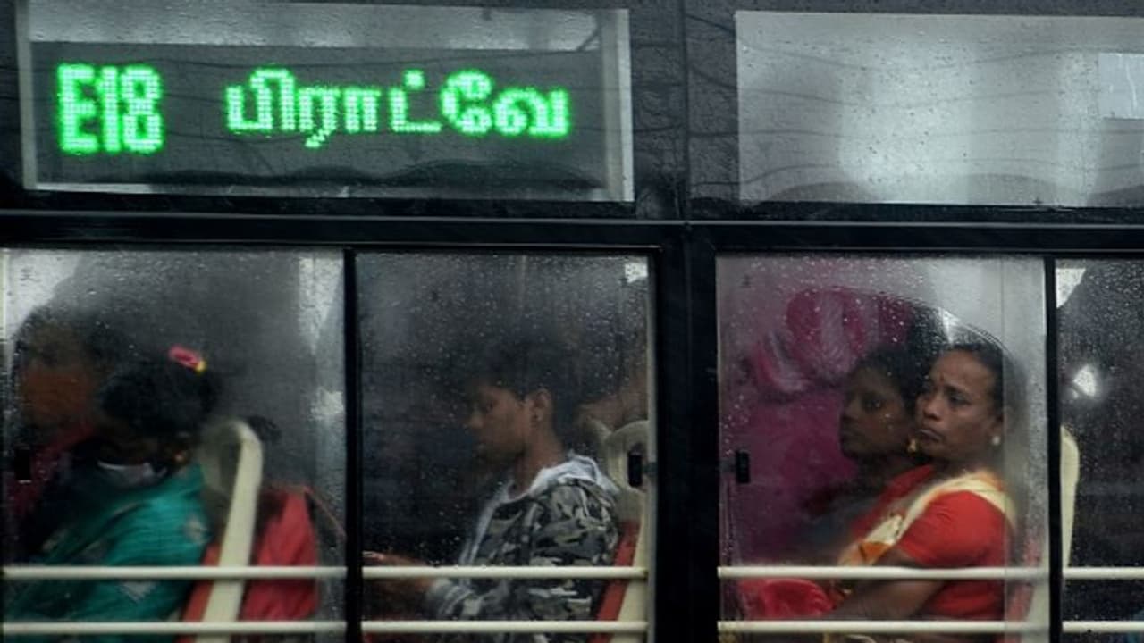 வாட்டி வதைத்து வந்த வெயிலுக்கு மத்தியில் திடீர் மழை.. குளிர்ந்த சென்னை.. மகிழ்ச்சியில் பொதுமக்கள்..! வாட்டி வதைத்து வந்த வெயிலுக்கு மத்தியில் திடீர் மழை.. குளிர்ந்த சென்னை.. மகிழ்ச்சியில் பொதுமக்கள்..!