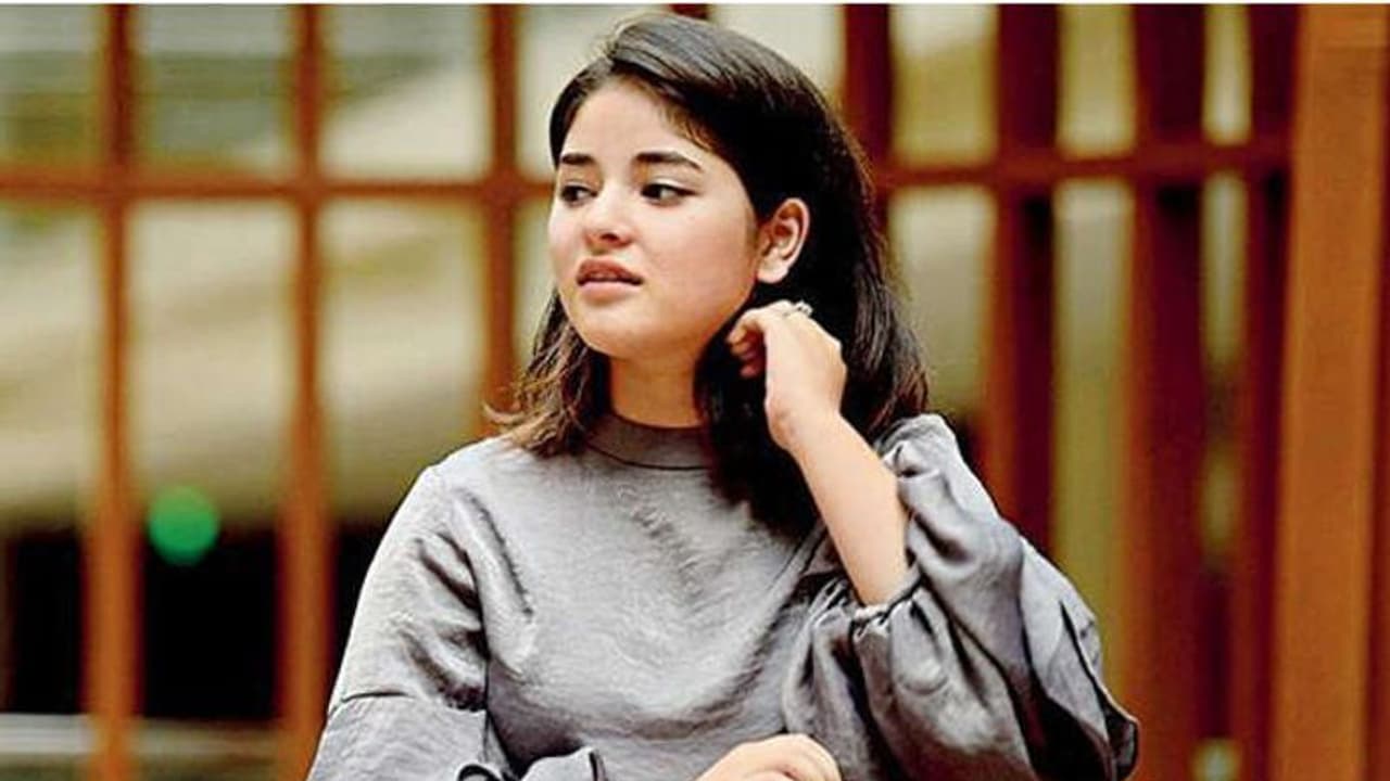 Zaira Wasim on Hijab row : ഹിജാബ് ഒരു ചോയ്സല്ല, ഒരു കടമയാണ് ഹിജാബ് വിവാദത്തില് നടി സൈറ വസീം Zaira Wasim on Hijab row : ഹിജാബ് ഒരു ചോയ്സല്ല, ഒരു കടമയാണ് ഹിജാബ് വിവാദത്തില് നടി സൈറ വസീം