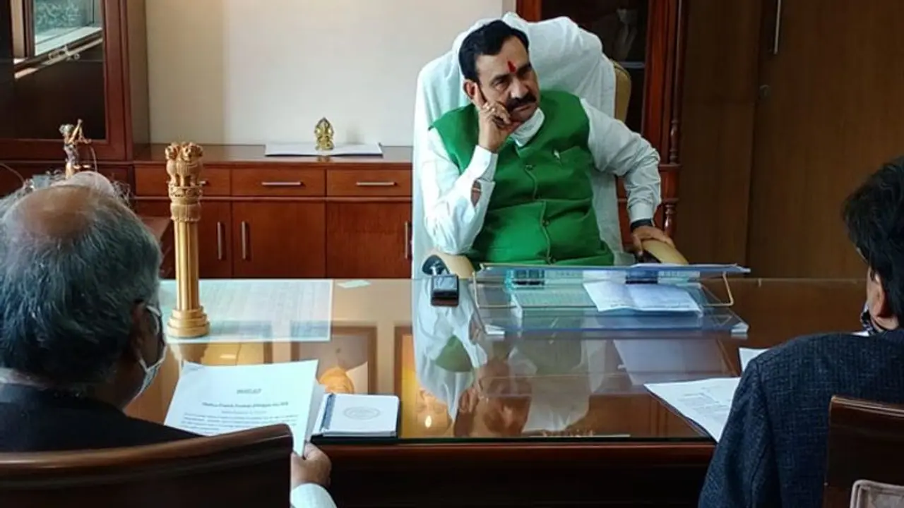 यूपी के बाद MP में भी लव जिहादियों की खैर नहीं, 10 साल होगी सजा, धर्म गुरु भी जाएंगे 5 साल के लिए अंदर यूपी के बाद MP में भी लव जिहादियों की खैर नहीं, 10 साल होगी सजा, धर्म गुरु भी जाएंगे 5 साल के लिए अंदर