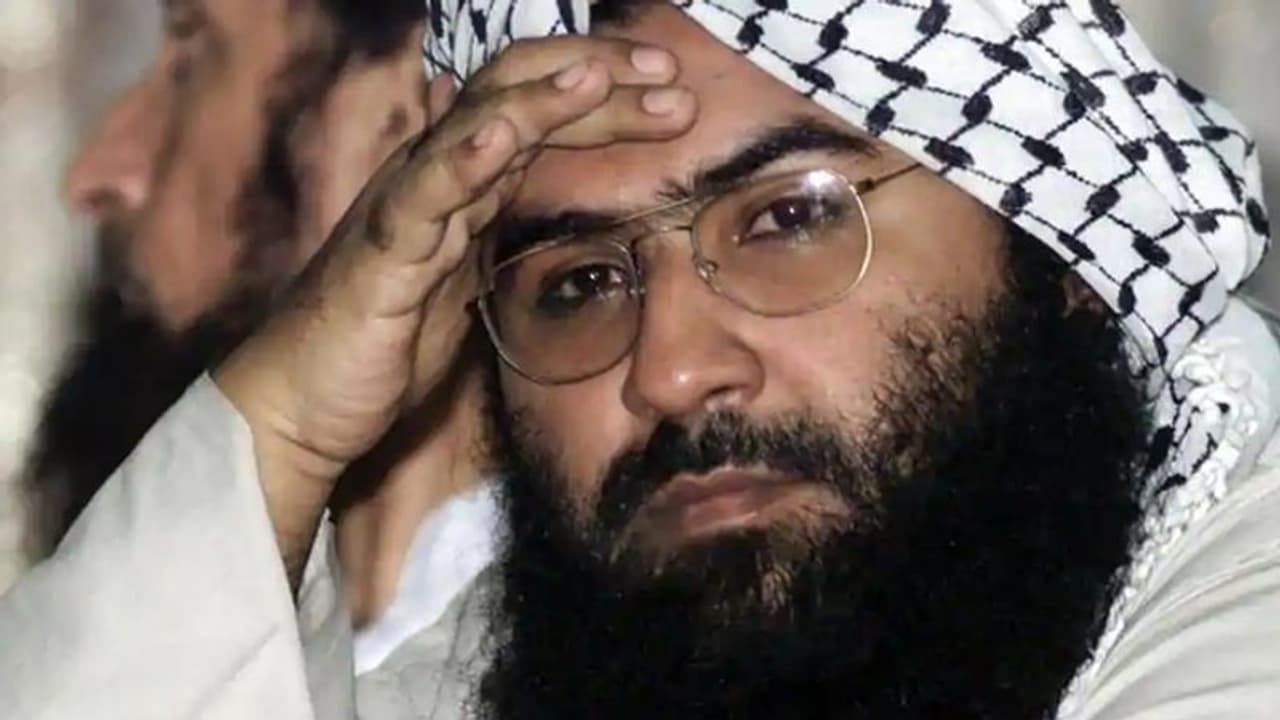 नगरोटा एनकाउंटर के बाद जैश ने साथियों से कहा अब कश्मीर में हथियार पहुंचाना मुश्किल नगरोटा एनकाउंटर के बाद जैश ने साथियों से कहा अब कश्मीर में हथियार पहुंचाना मुश्किल