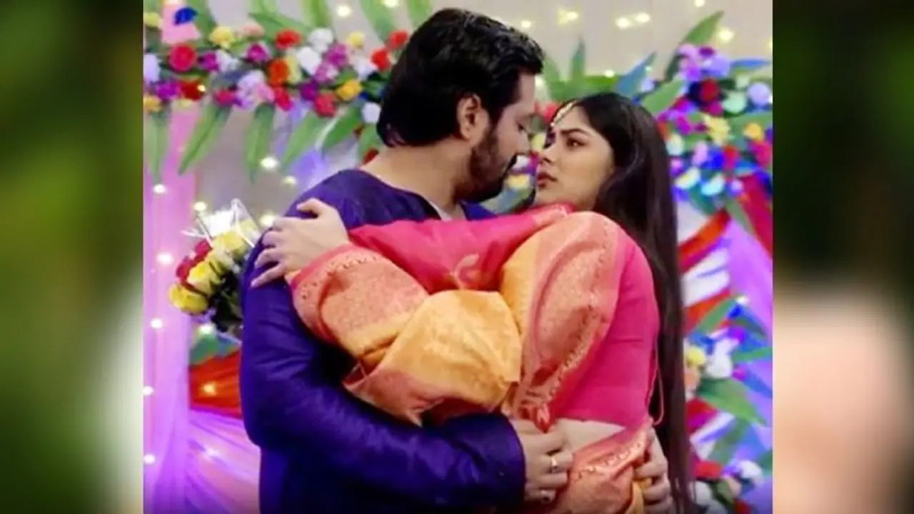 শঙ্খর অসম্পূর্ণ পরিবারকে সম্পূর্ণ করতে আসছে মোহর, দু'জনের ঘনিষ্ঠতায় কি মিটবে দুঃখ শঙ্খর অসম্পূর্ণ পরিবারকে সম্পূর্ণ করতে আসছে মোহর, দু'জনের ঘনিষ্ঠতায় কি মিটবে দুঃখ