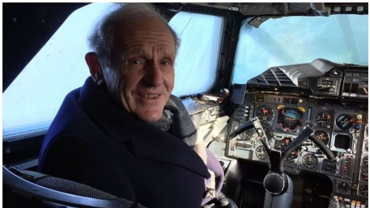 മറവിരോഗം ബാധിച്ച് കഷ്ടപ്പെടുന്ന 84 കാരിയായ ഭാര്യയെ ശ്വാസംമുട്ടിച്ചു കൊന്നശേഷം ജീവനൊടുക്കി 84 കാരനായ പൈലറ്റ്