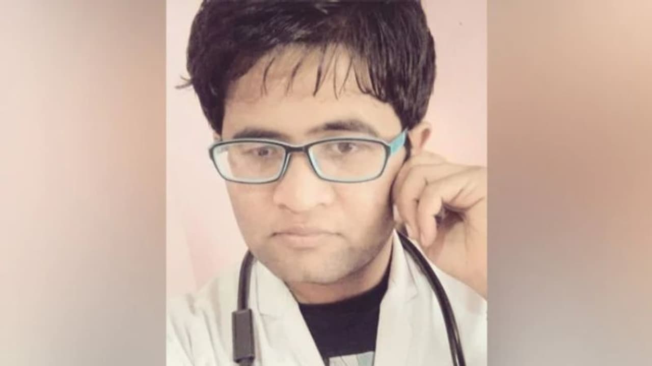 നിവാർ കൊടുംകാറ്റിൽ ശസ്ത്രക്രിയ മുടങ്ങി, കൊവിഡ് ബാധിച്ച ഡോക്ടർ മരിച്ചു