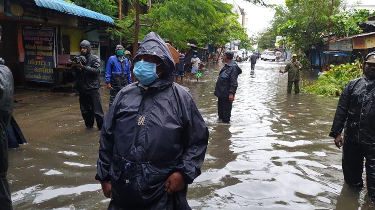 'നിവാർ' ദുർബലമായിട്ടും തമിഴ്നാട്ടിൽ മഴ തുടരുന്നു; പുതിയ ചുഴലിക്കാറ്റിന് സാധ്യതയെന്ന് മുന്നറിയിപ്പ് 'നിവാർ' ദുർബലമായിട്ടും തമിഴ്നാട്ടിൽ മഴ തുടരുന്നു; പുതിയ ചുഴലിക്കാറ്റിന് സാധ്യതയെന്ന് മുന്നറിയിപ്പ്
