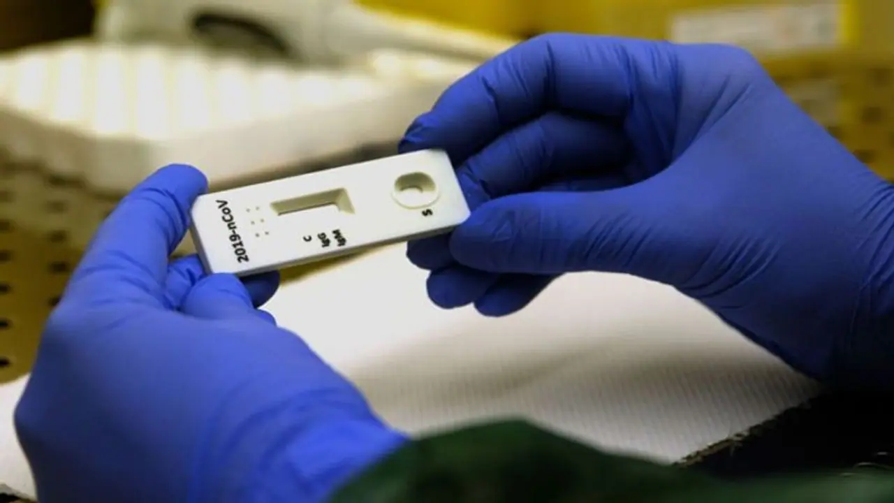 మళ్లీ విజృంభిస్తోన్న కరోనా.. ఈ మూడు జిల్లాల్లో తీవ్రత: ఏపీలో 8,90,884కి చేరిన కేసులు మళ్లీ విజృంభిస్తోన్న కరోనా.. ఈ మూడు జిల్లాల్లో తీవ్రత: ఏపీలో 8,90,884కి చేరిన కేసులు