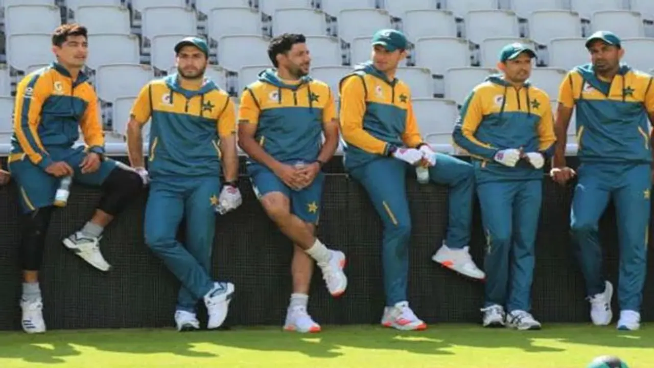 আরও ৩ পাক ক্রিকেটার করোনা আক্রান্ত, মোট ১০, প্রশ্নের মুখে নিউজিল্যান্ড সফর আরও ৩ পাক ক্রিকেটার করোনা আক্রান্ত, মোট ১০, প্রশ্নের মুখে নিউজিল্যান্ড সফর