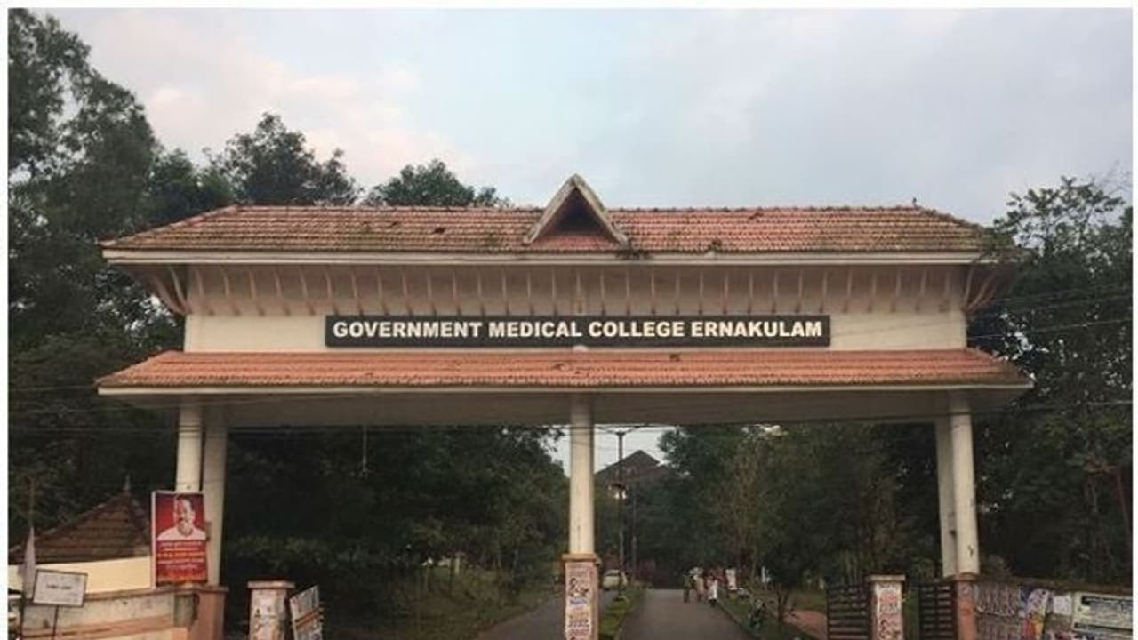 മോൻസനെതിരായ പോക്സോ കേസിലെ പെൺകുട്ടിയെ പൂട്ടിയിട്ടതിൽ ഡോക്ടർമാക്കെതിരെ കേസില്ല മോൻസനെതിരായ പോക്സോ കേസിലെ പെൺകുട്ടിയെ പൂട്ടിയിട്ടതിൽ ഡോക്ടർമാക്കെതിരെ കേസില്ല