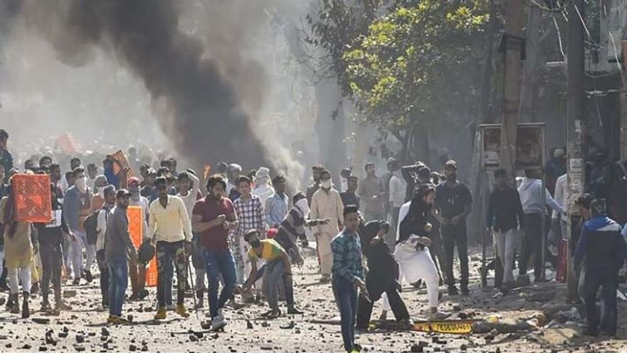 दिल्ली हिंसा के 20 गुनहगारों की तस्वीर आई सामने, फायरिंग आगजनी के हैं आरोपी; ढूंढ रही क्राइम ब्रांच