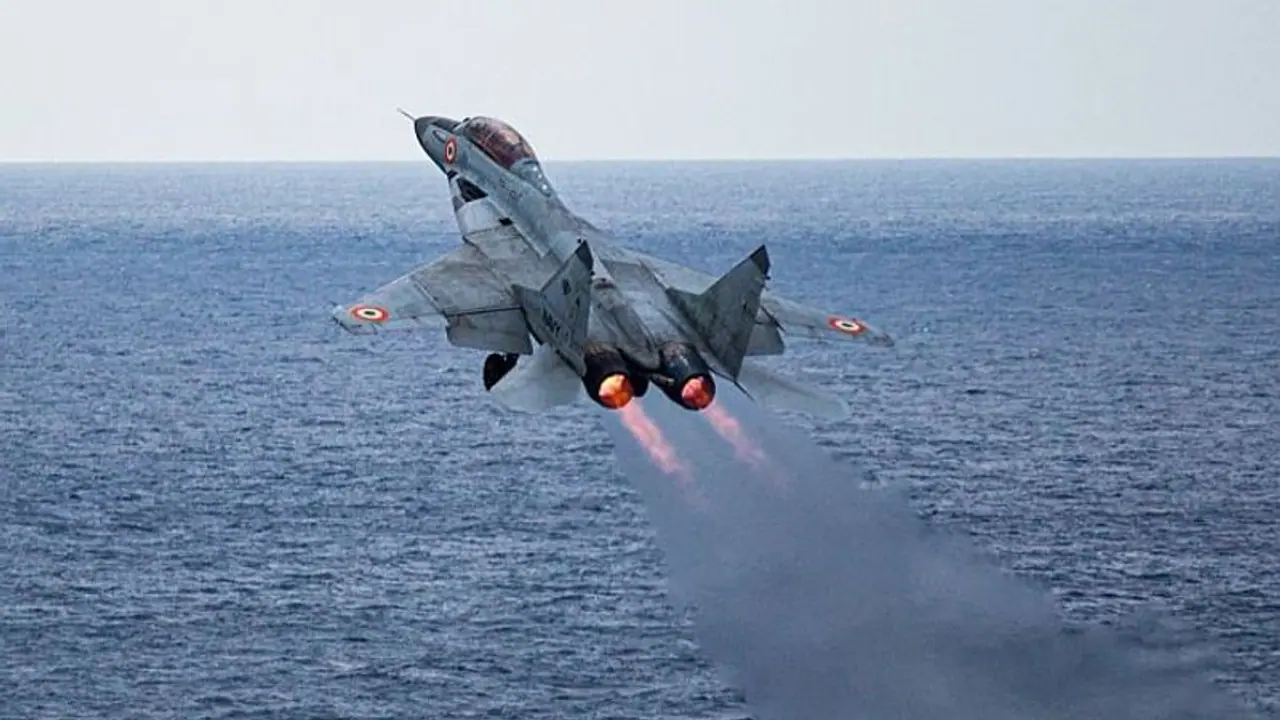 Navy's MiG 29K crashes off Goa coast; pilot ejects safely, rescued Navy's MiG 29K crashes off Goa coast; pilot ejects safely, rescued