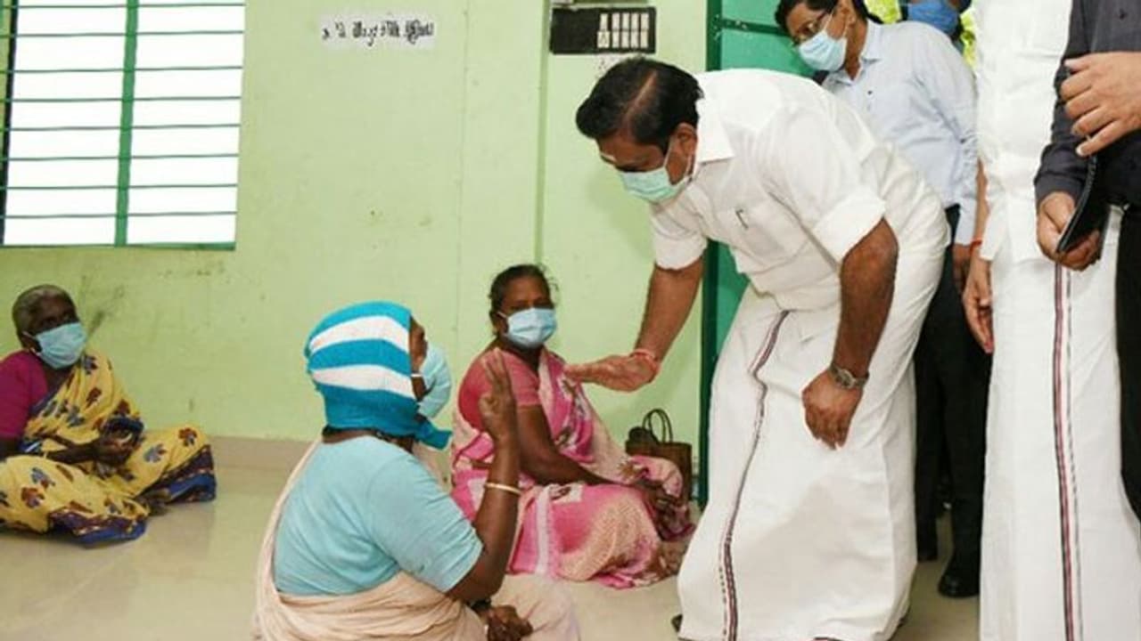 உழைச்சா தாங்க உழைப்போட அருமை தெரியும்.. இதென்ன ரிமோட் கன்ட்ரோலா அழுத்தி பண்ற வேலையா? மாஸ் காட்டிய எடப்பாடியார் உழைச்சா தாங்க உழைப்போட அருமை தெரியும்.. இதென்ன ரிமோட் கன்ட்ரோலா அழுத்தி பண்ற வேலையா? மாஸ் காட்டிய எடப்பாடியார்