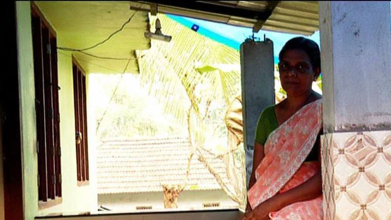 അയൽവാസി വഴി കെട്ടിയടച്ചു; ചികിത്സയ്ക്ക് പോലും പുറത്തിറങ്ങാൻ ദുരിതം സഹിച്ച് ക്യാൻസർ രോഗിയായ ദളിത് സ്ത്രീ അയൽവാസി വഴി കെട്ടിയടച്ചു; ചികിത്സയ്ക്ക് പോലും പുറത്തിറങ്ങാൻ ദുരിതം സഹിച്ച് ക്യാൻസർ രോഗിയായ ദളിത് സ്ത്രീ