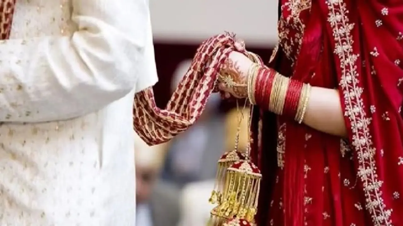 Telangana: పెళ్లి వేడుకలో తల్వార్లు, తుపాకులతో డ్యాన్స్.. నవవరుడు సహా ఇతరులు అరెస్ట్