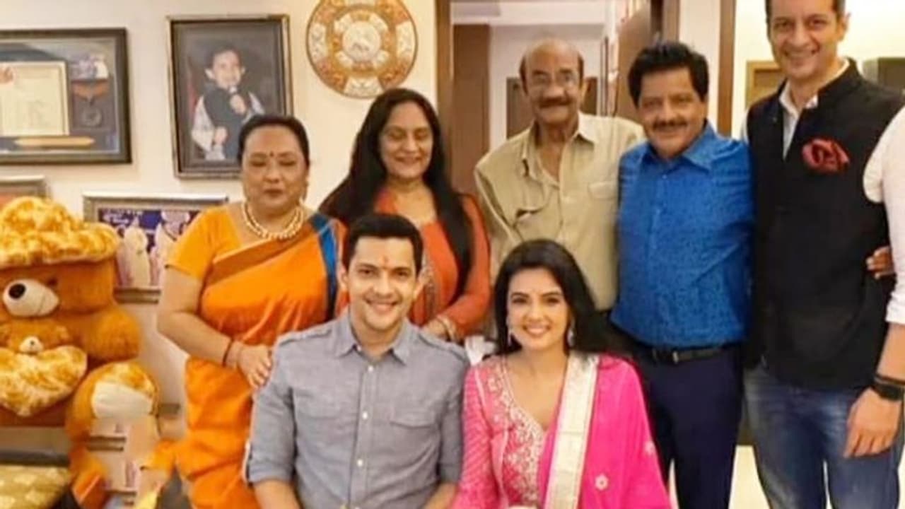 गर्लफ्रेंड संग इस दिन सात फेरे लेगा उदित नारायण का बेटा, कहा '50 से ज्यादा लोग नहीं बुला सकते' गर्लफ्रेंड संग इस दिन सात फेरे लेगा उदित नारायण का बेटा, कहा '50 से ज्यादा लोग नहीं बुला सकते'