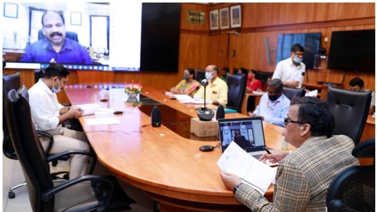 ഡിജിപിയുടെ ഓണ്ലൈന് പരാതിപരിഹാര പരിപാടിക്ക് തുടക്കമായി ഡിജിപിയുടെ ഓണ്ലൈന് പരാതിപരിഹാര പരിപാടിക്ക് തുടക്കമായി