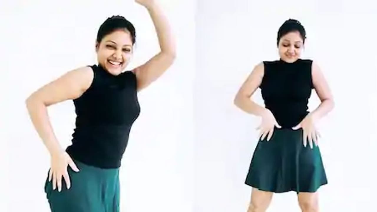 குட்டை பாவாடையில் உடல் குலுங்க ஆட்டம் போட்ட பிரபல சீரியல் நடிகை... வைரல் வீடியோ...! குட்டை பாவாடையில் உடல் குலுங்க ஆட்டம் போட்ட பிரபல சீரியல் நடிகை... வைரல் வீடியோ...!