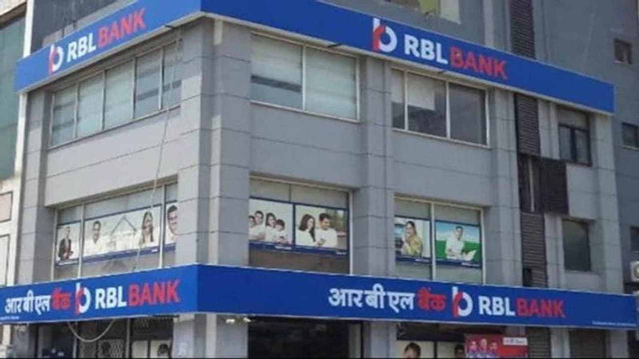 RBL Bank में हिस्‍सेदारी खरीदेगें झुनझुनवाला और दमानी, RBI की कार्रवाई से निवेशकों को मोटा नुकसान