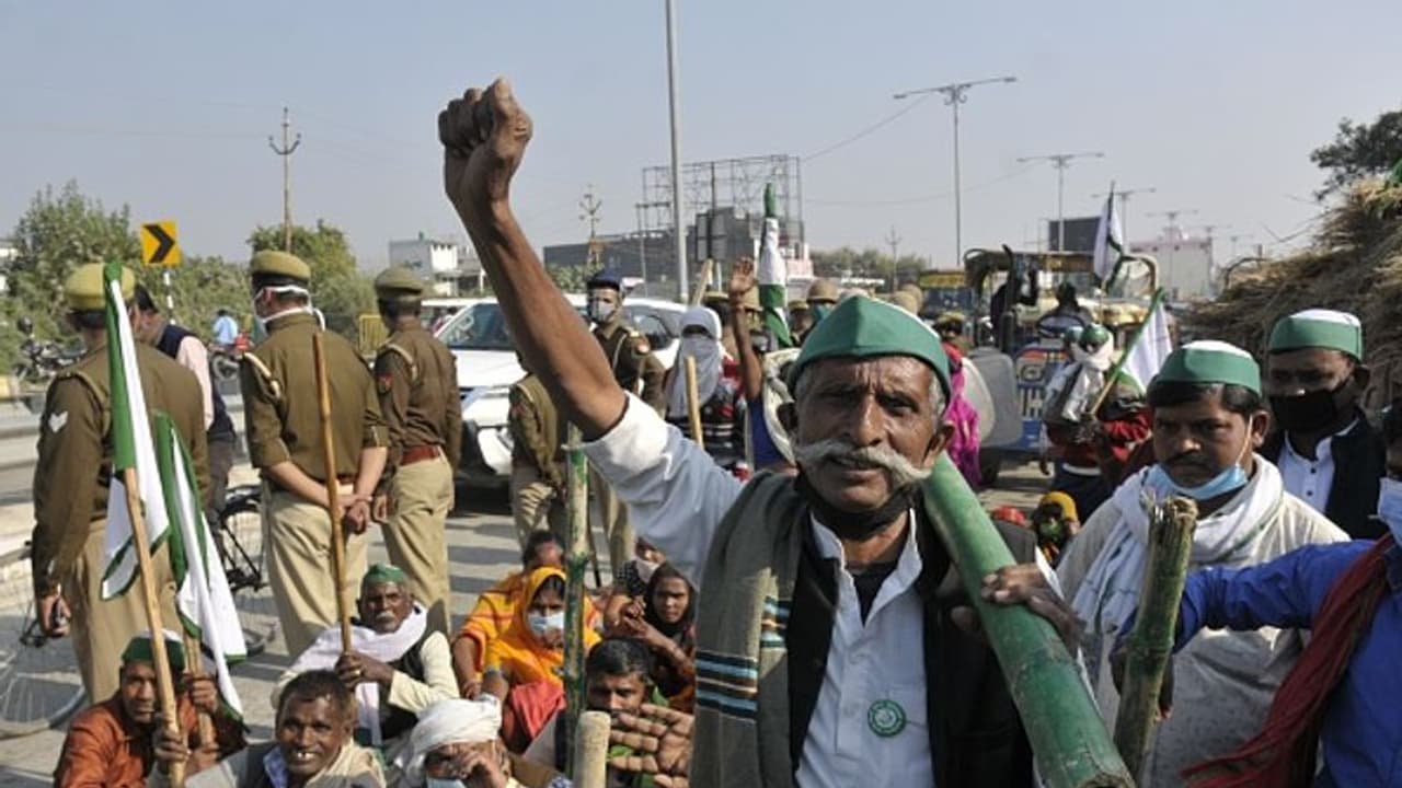 കർഷക സമരം ഒമ്പതാം ദിവസം; നിയമം പിൻവലിക്കണം, ഉറച്ച് കർഷകര്, നാളെ വീണ്ടും ചർച്ച കർഷക സമരം ഒമ്പതാം ദിവസം; നിയമം പിൻവലിക്കണം, ഉറച്ച് കർഷകര്, നാളെ വീണ്ടും ചർച്ച